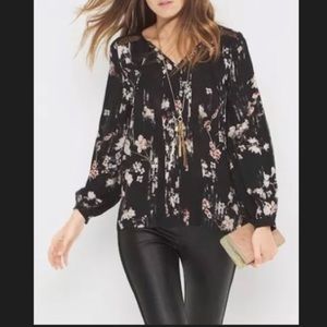 💐 NWOT WHBM Floral Peasant Top